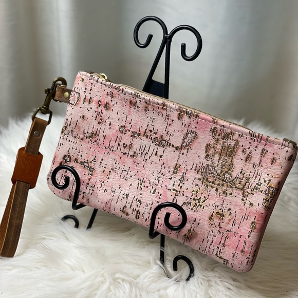 Add a Touch of Glam with a Unique Leather Pink & Metallic Gold Wristlet - Picture 1 of 11